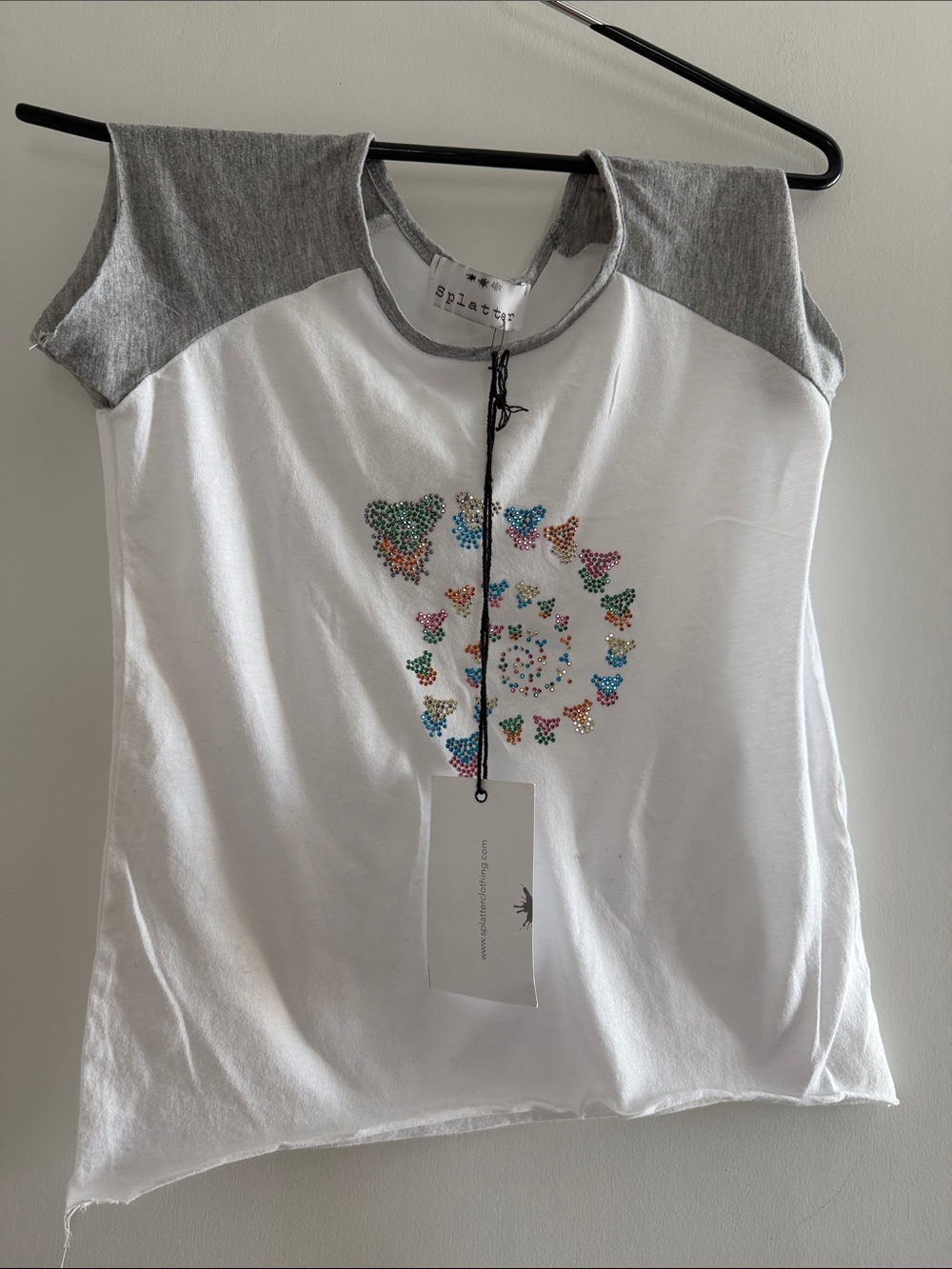 Splatter  cotton White Tee Gray Sleeves Multicolor Butterfly Spiral size 6 y